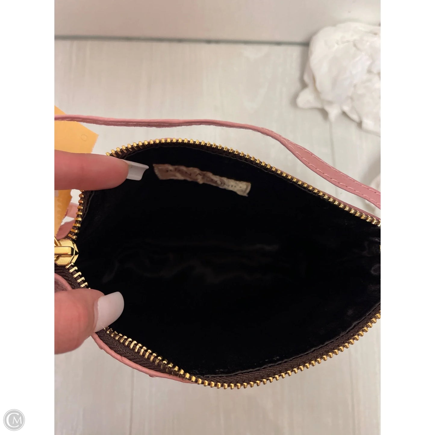 Makeup Bag By Clothes Mentor, Size: Medium