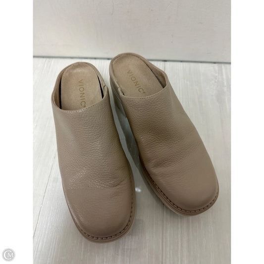 Sandals Flats By Vionic In Cream, Size: 6.5