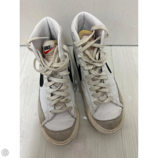 Shoes Sneakers By Nike In White, Size: 8.5