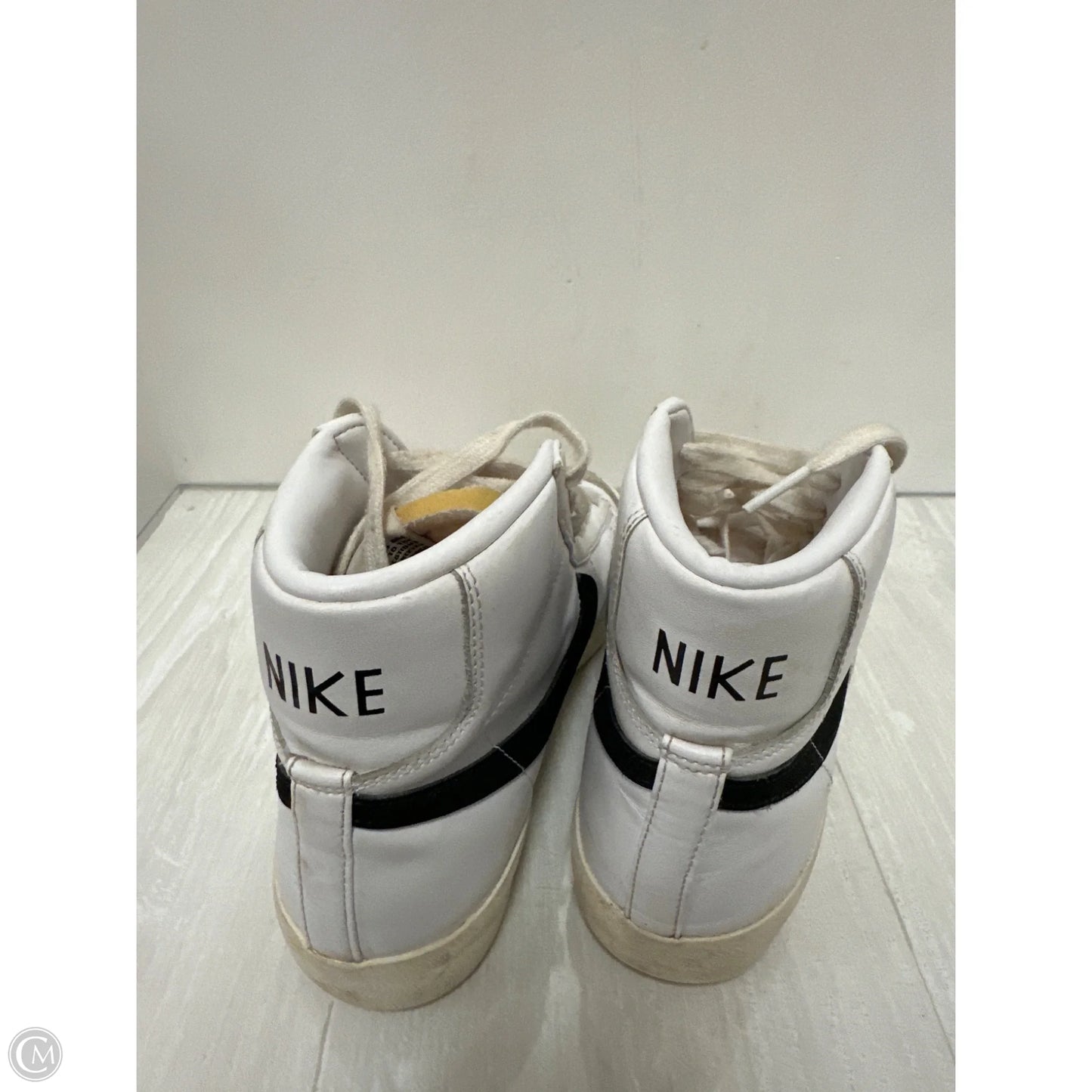 Shoes Sneakers By Nike In White, Size: 8.5