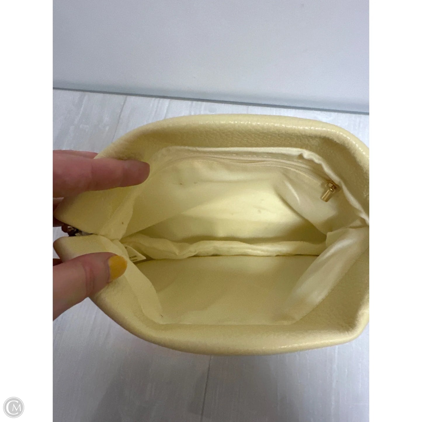 Clutch By Clothes Mentor, Size: Medium