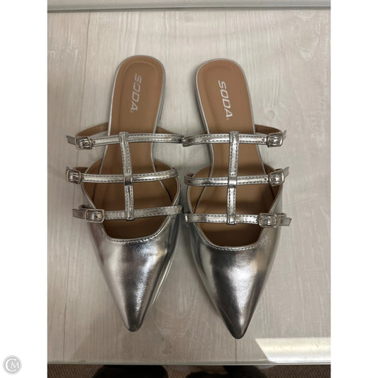 Shoes Flats By Soda In Silver, Size: 10