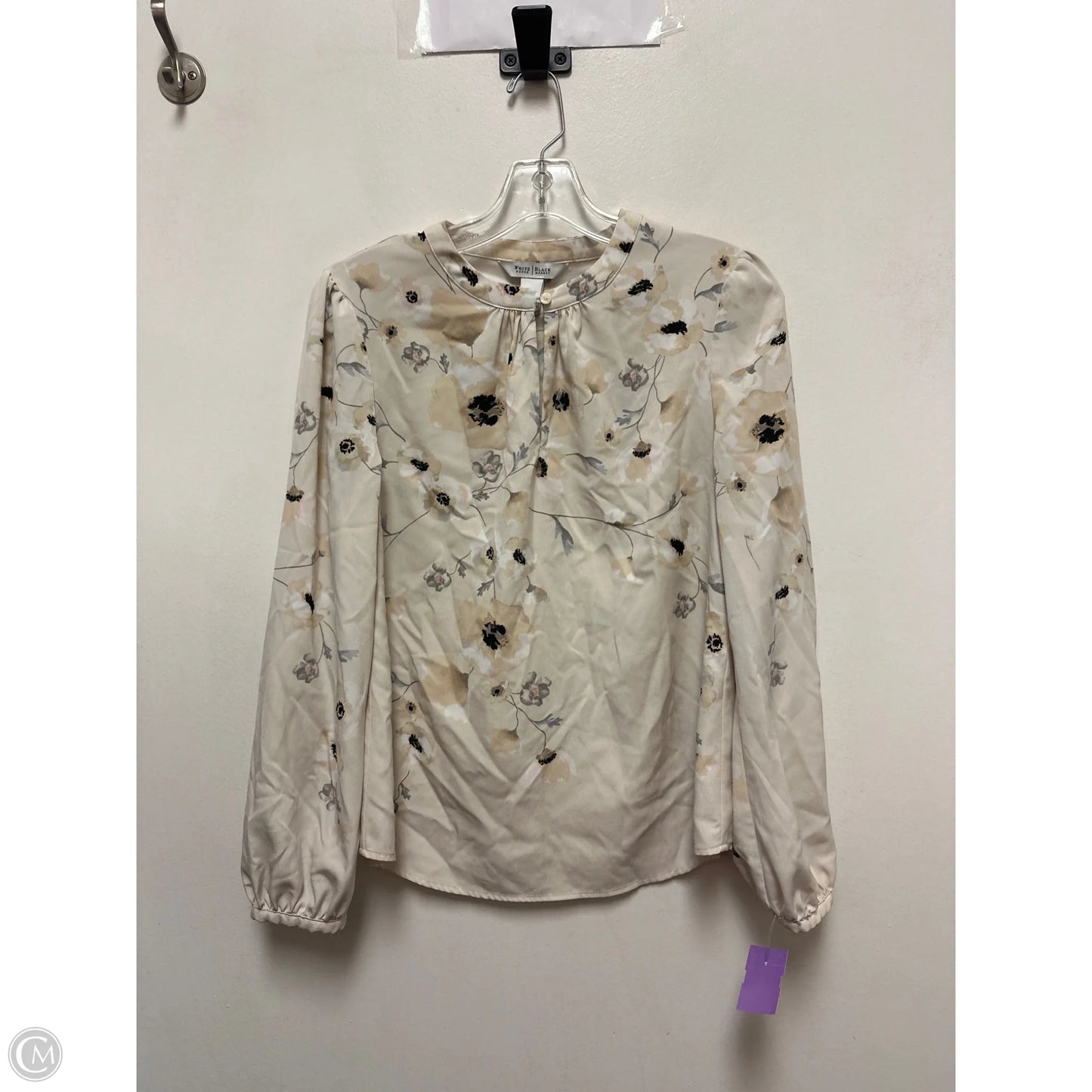 Top Long Sleeve By White House Black Market In Cream, Size: Xs
