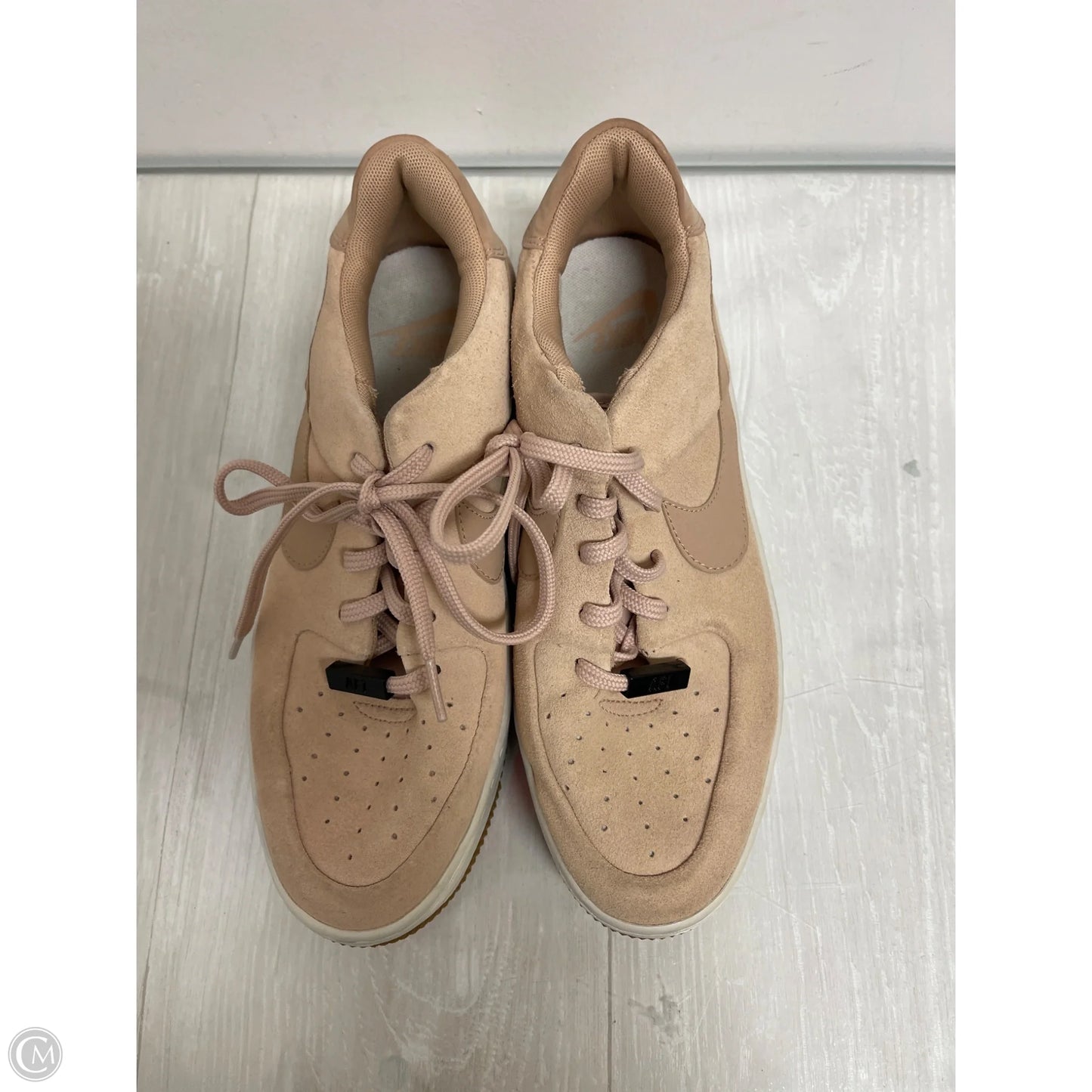Shoes Sneakers By Nike In Tan, Size: 9