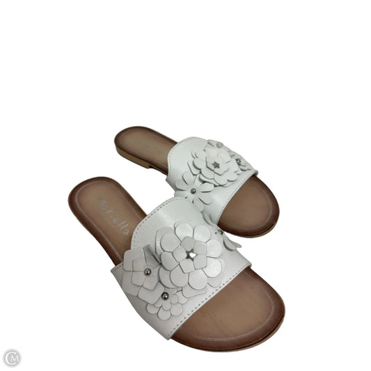 Sandals Flats By Clothes Mentor In White, Size: 5