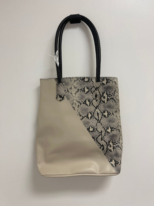 Handbag By Clothes Mentor  Size: Large