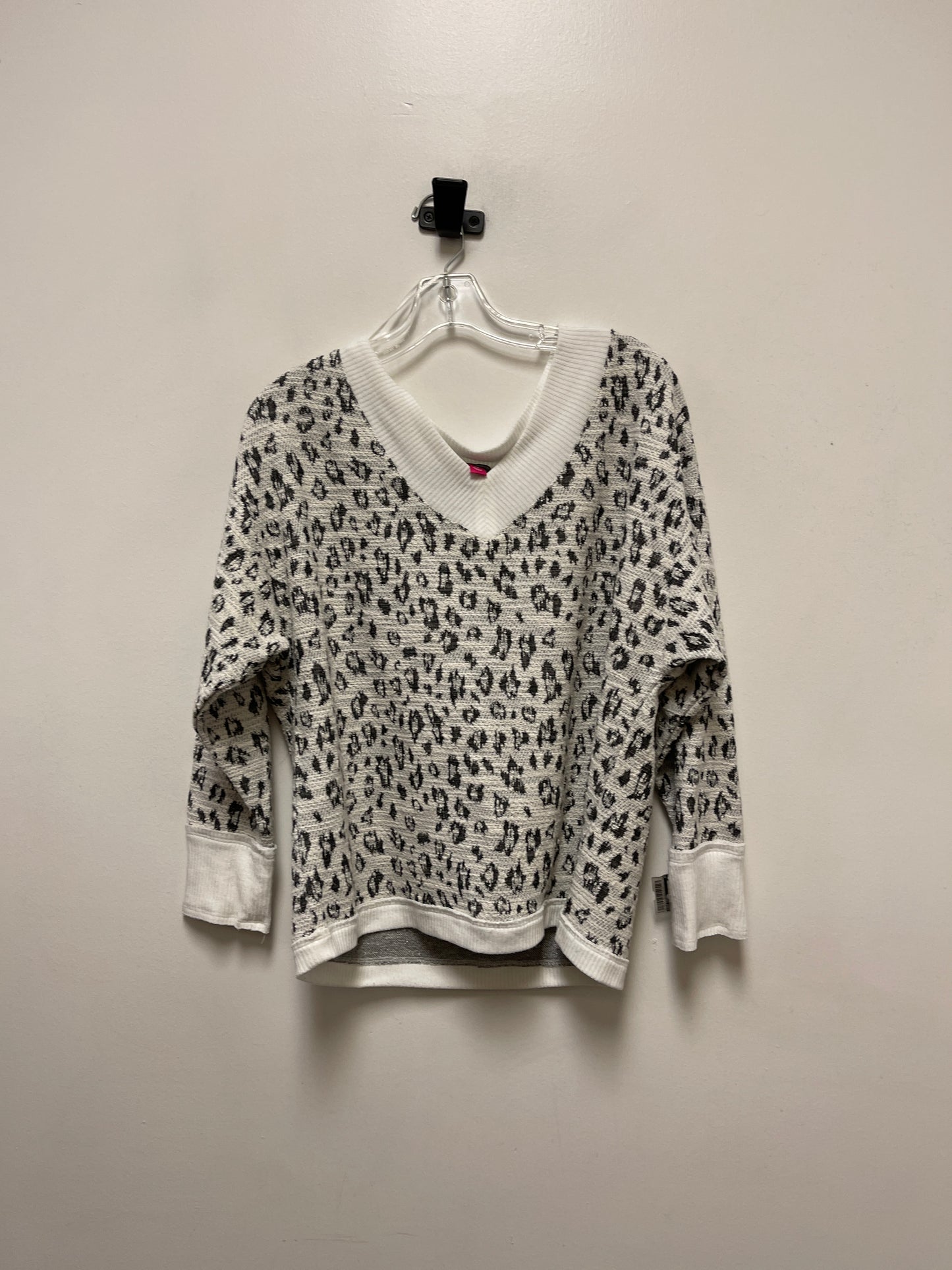 Sweater By Vince Camuto In Animal Print, Size: M