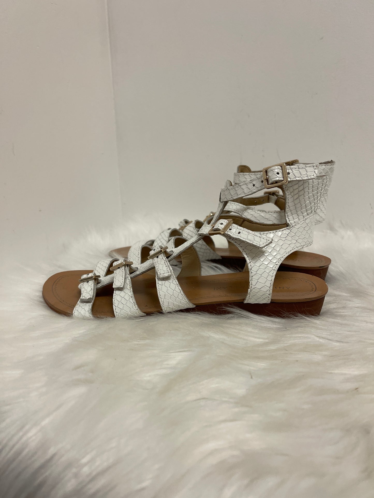 White Sandals Flats Antonio Melani, Size 9