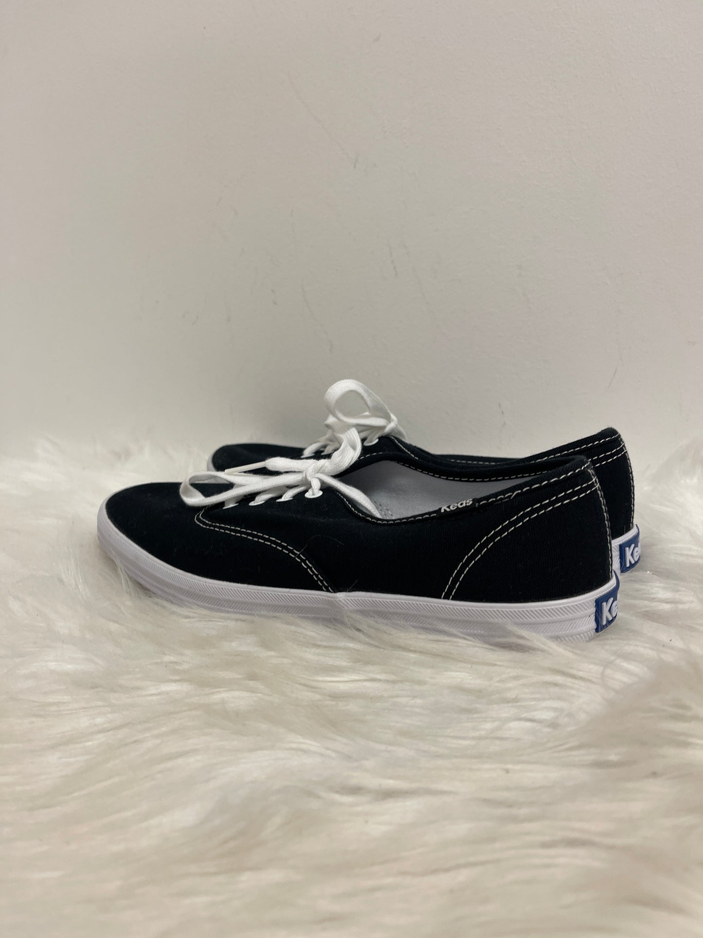 Shoes Sneakers By Keds In Black, Size: 7