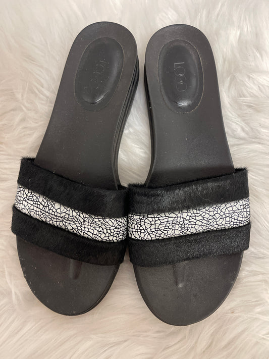 Sandals Flats By Logo In Black, Size: 8