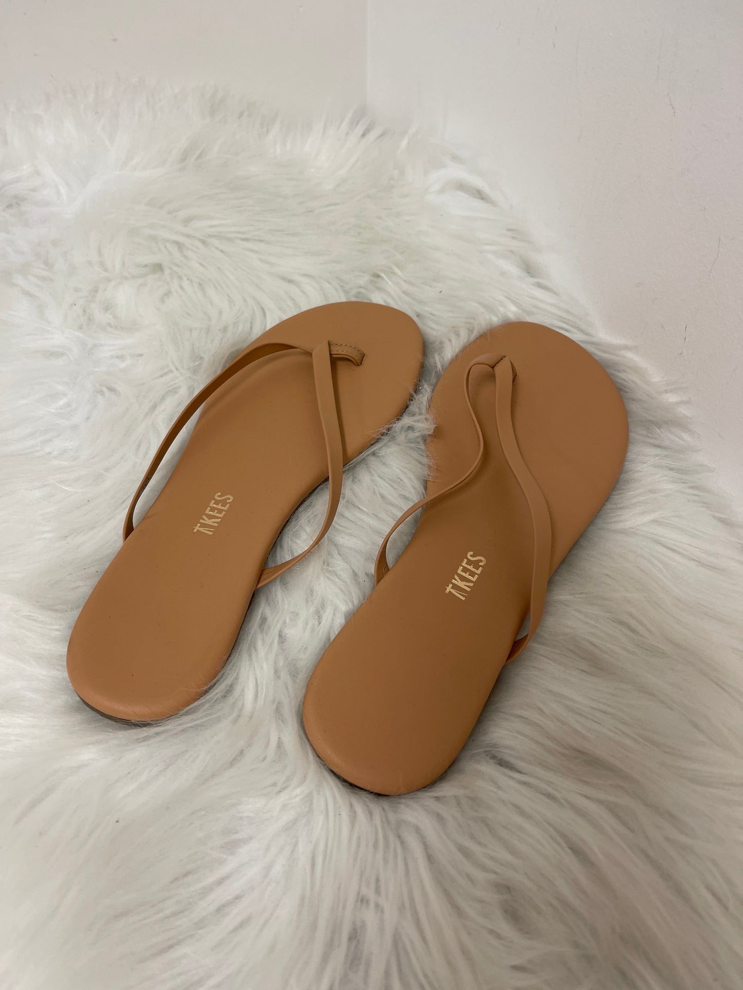 Sandals Flip Flops By Clothes Mentor In Tan, Size: 7