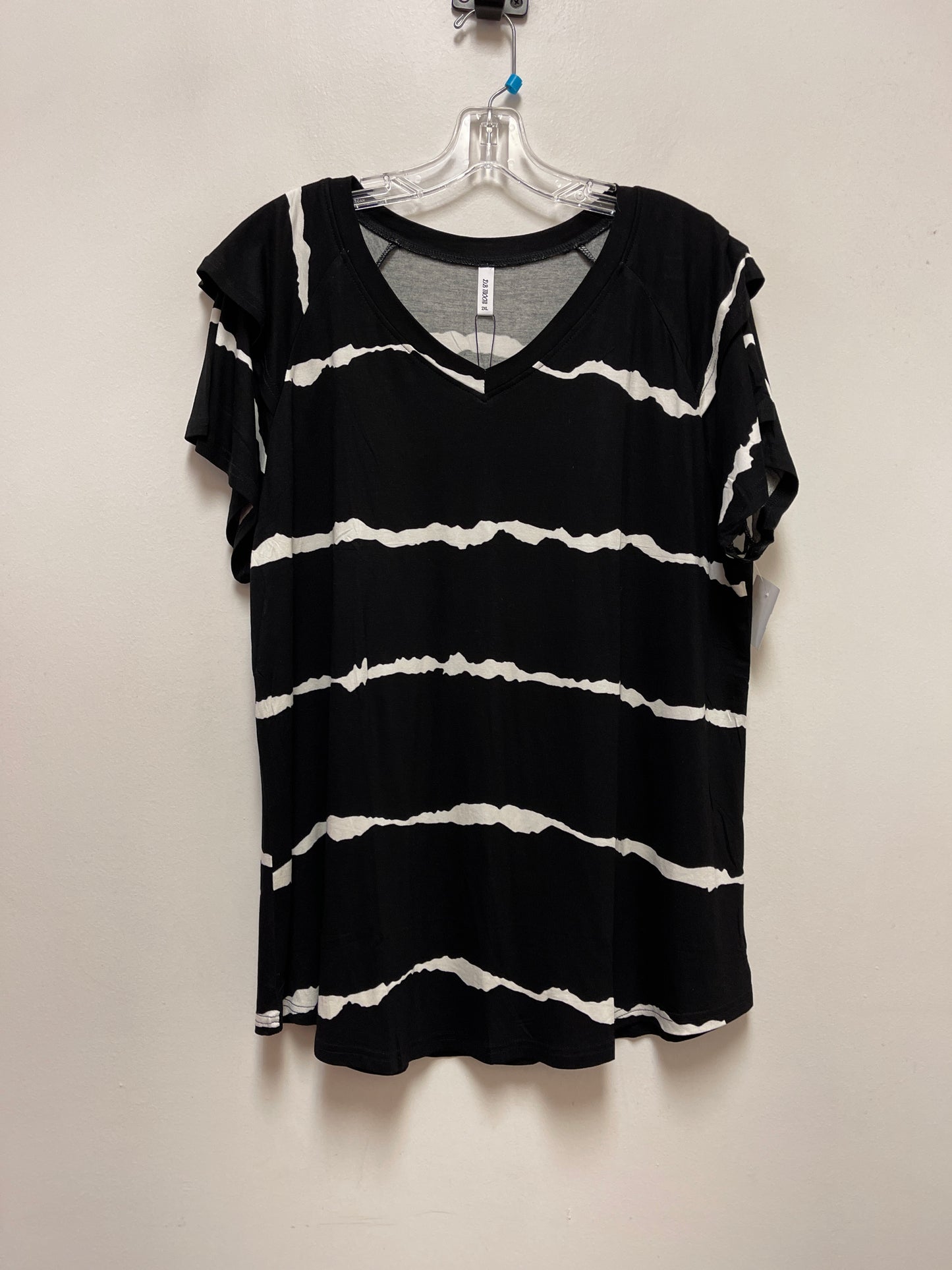 Top Short Sleeve By Clothes Mentor In Black, Size: 2x