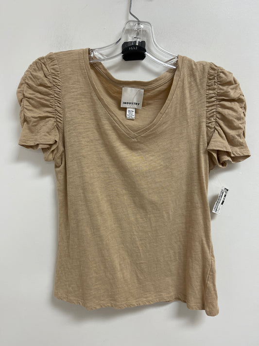 Top Short Sleeve By Clothes Mentor In Tan, Size: Xs