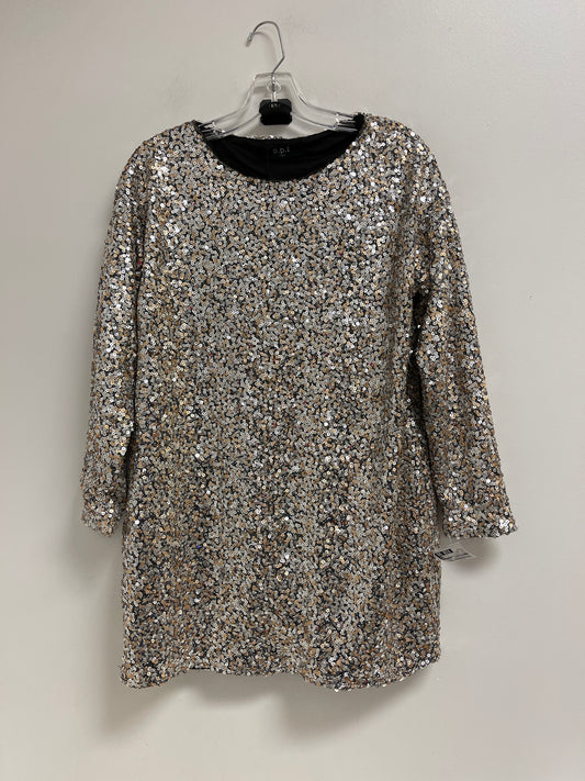 Dress Casual Short By Clothes Mentor In Gold & Silver, Size: Xs