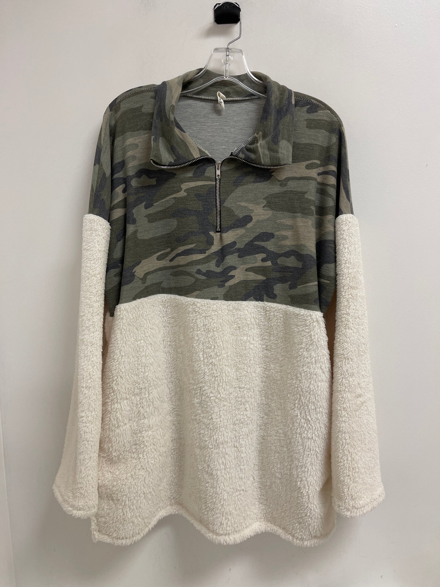 Sweater By Clothes Mentor In Camouflage Print, Size: L