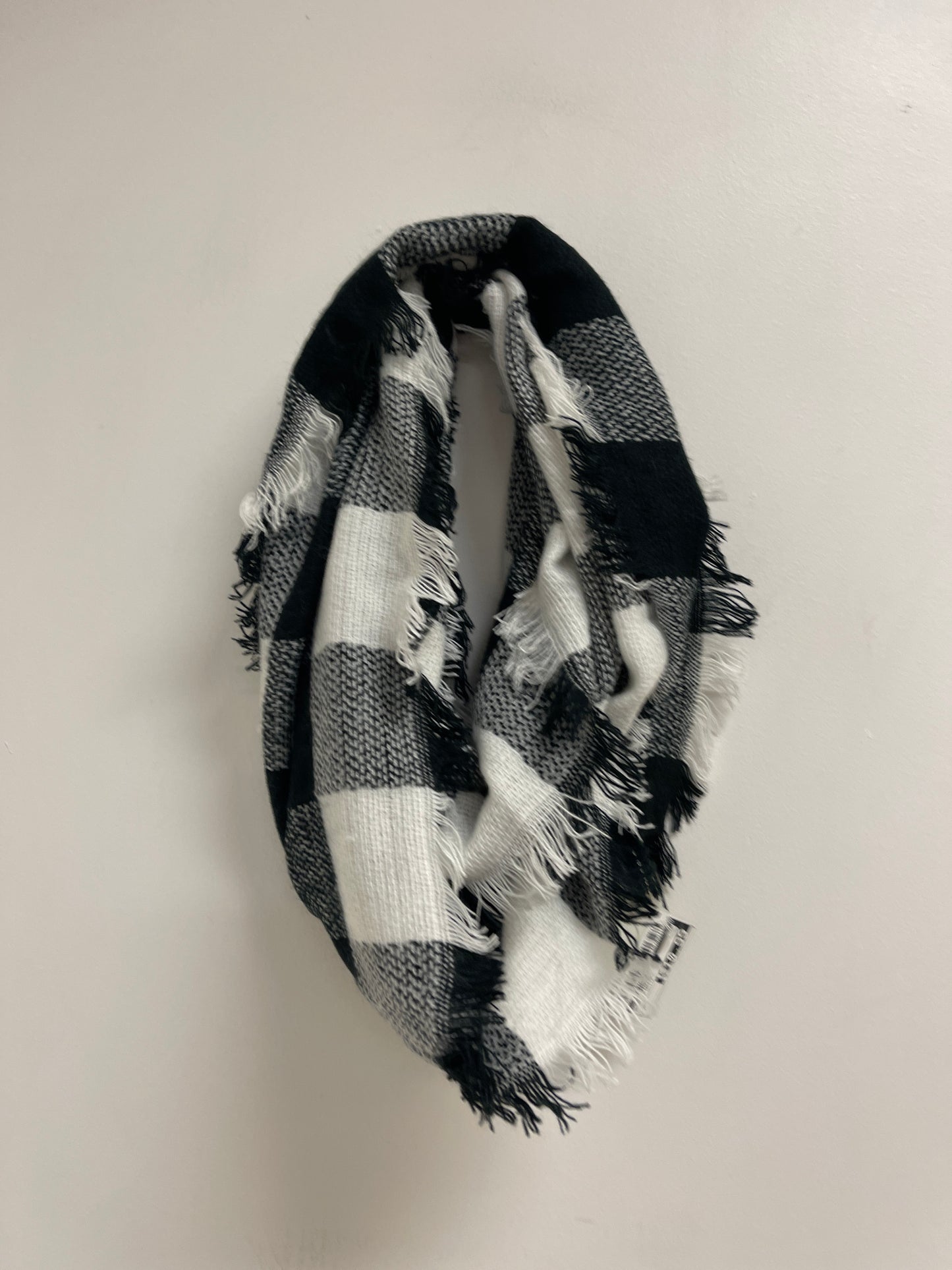 Scarf Winter By Clothes Mentor In Black & White