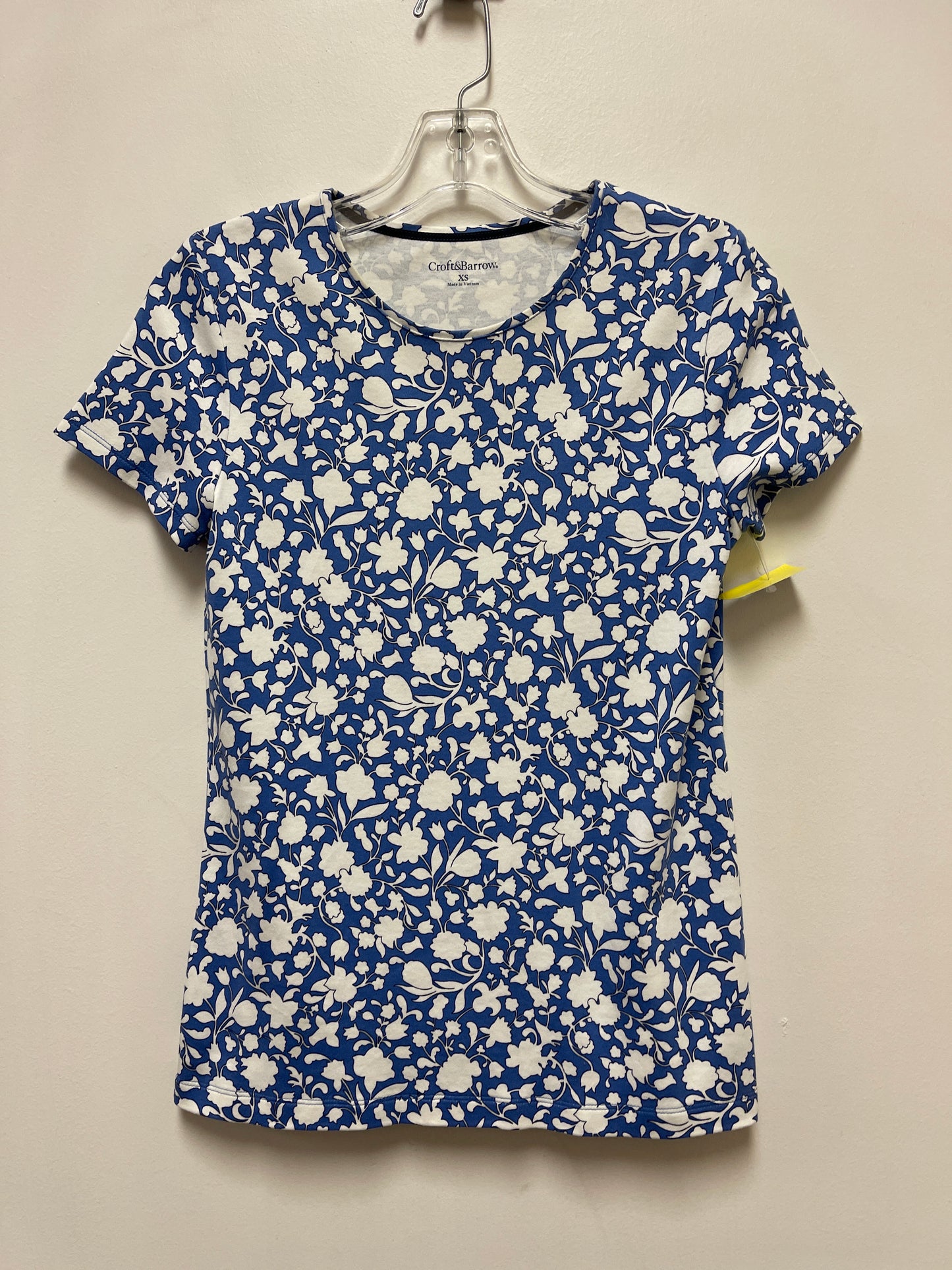 Top Short Sleeve By Croft And Barrow In Blue, Size: Xs