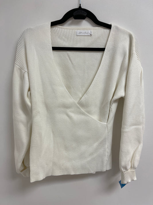 Sweater By Clothes Mentor In Cream, Size: M