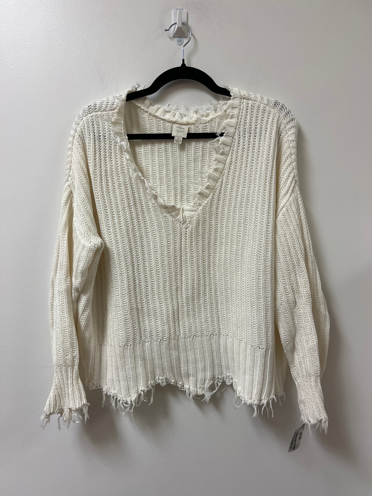 Sweater By Clothes Mentor In Cream, Size: M