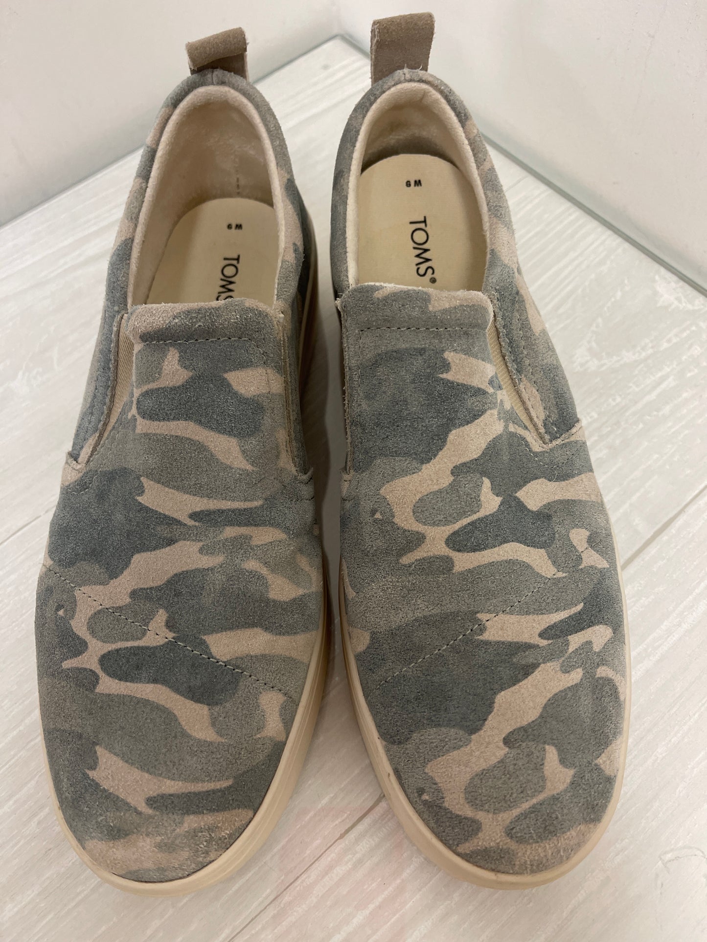 Shoes Flats By Toms In Camouflage Print, Size: 9