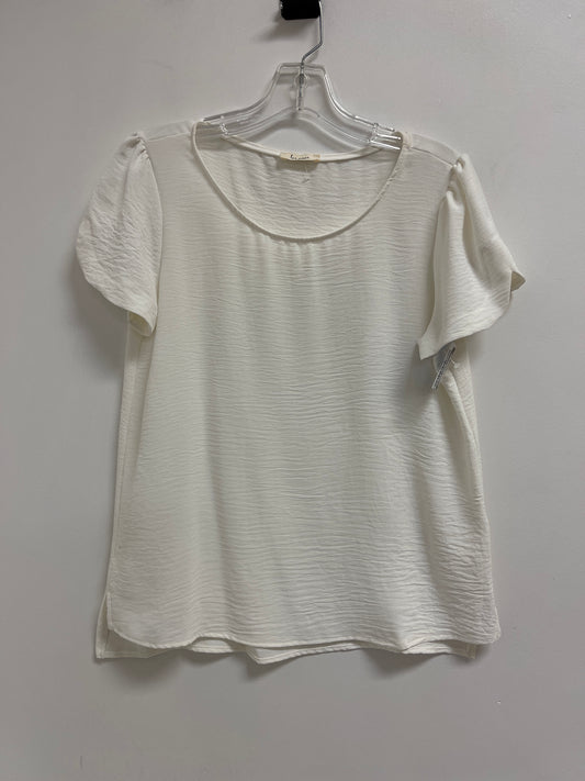 Top Short Sleeve By Clothes Mentor In Cream, Size: S