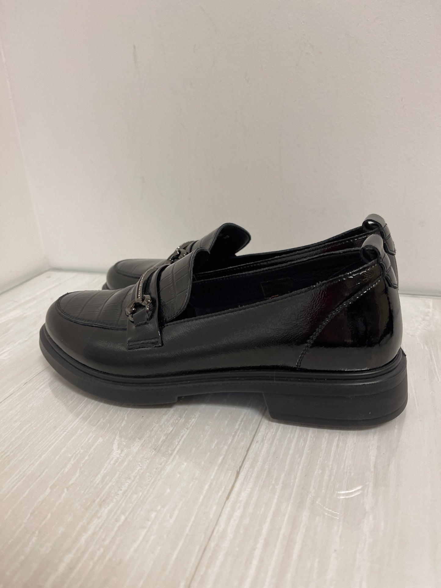 Shoes Flats By Clothes Mentor In Black, Size: 6.5