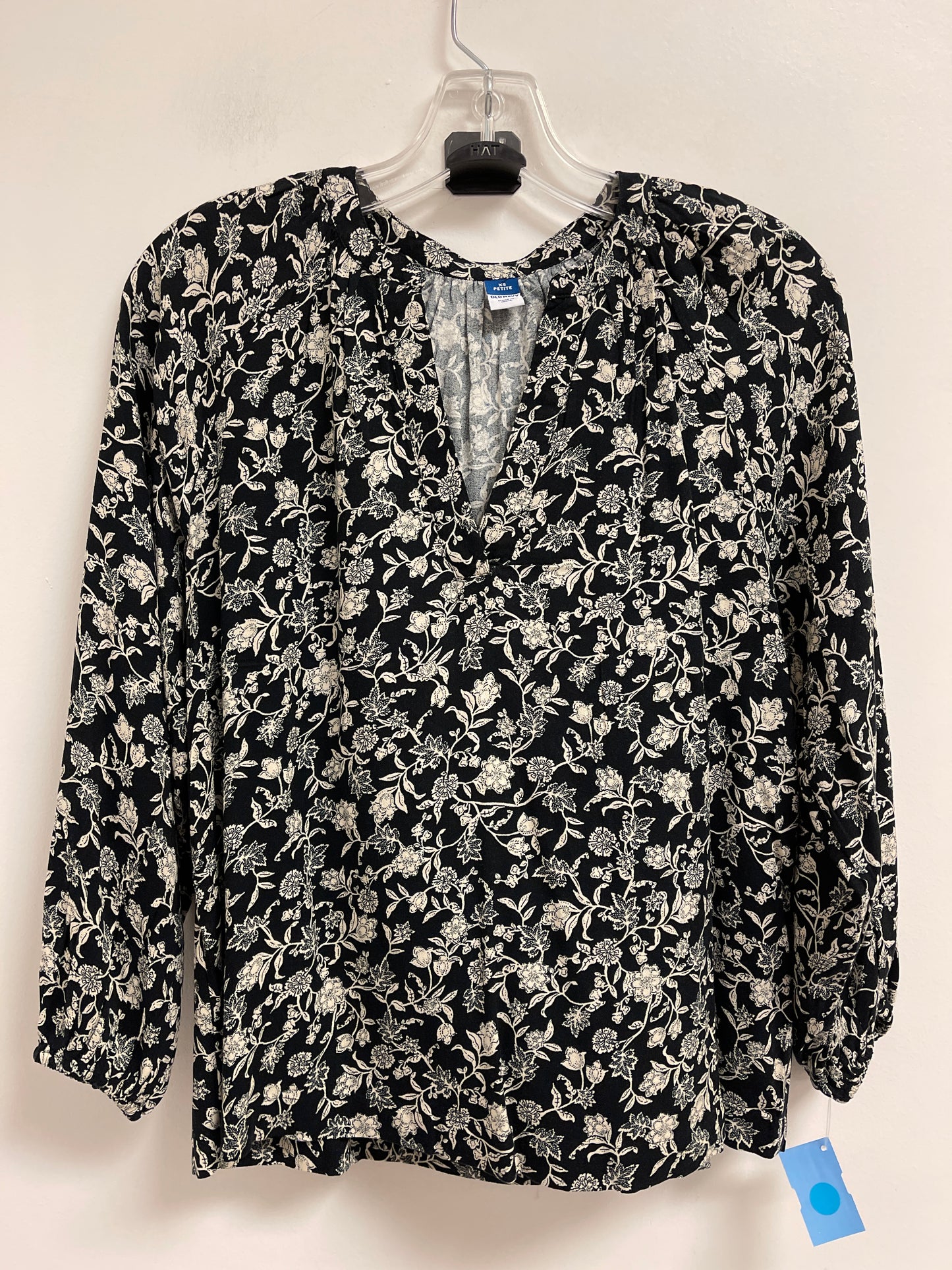 Top Long Sleeve By Old Navy In Black & Cream, Size: Xs