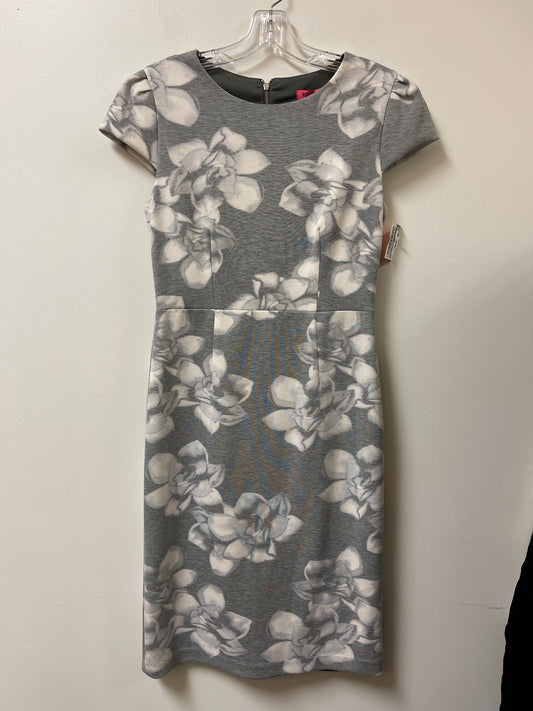 Dress Casual Short By Betsey Johnson In Grey, Size: S