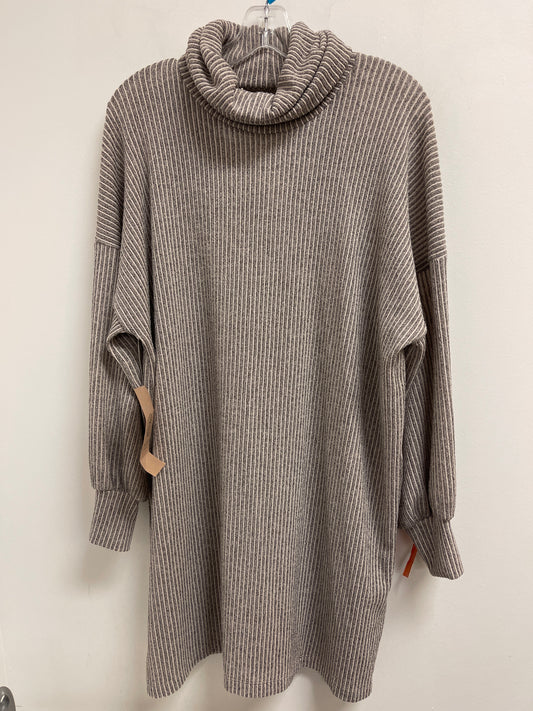 Dress Casual Short By Final Touch In Grey, Size: S