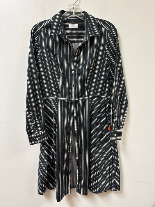 Dress Casual Short By Clothes Mentor In Black & White, Size: 8