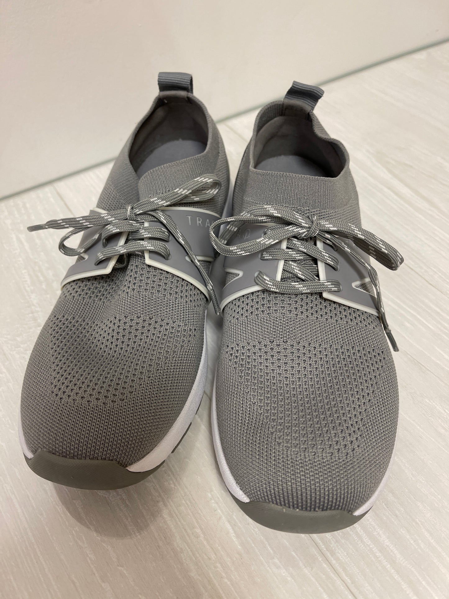 Shoes Athletic By Alegria In Grey, Size: 6.5