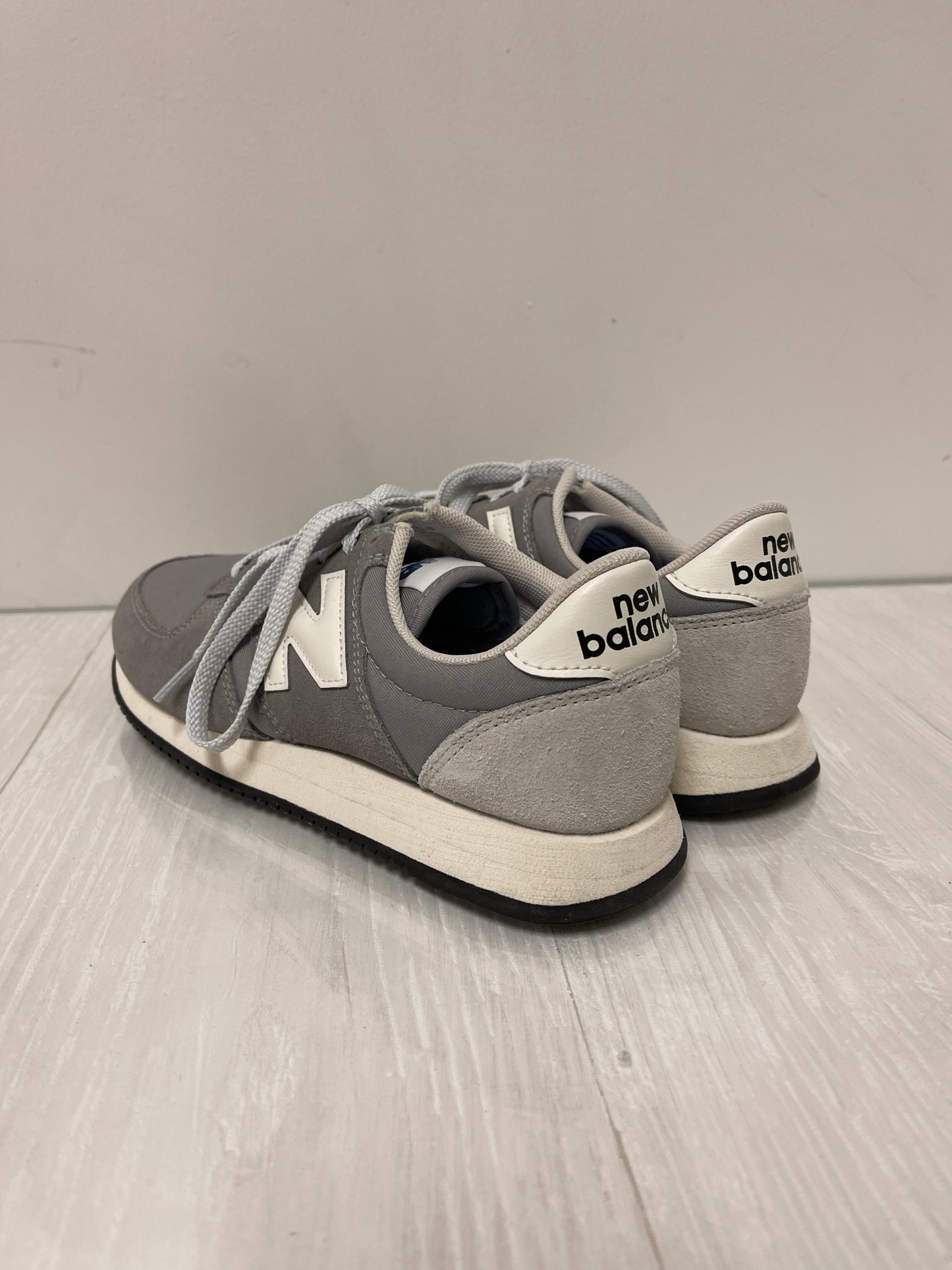 Shoes Sneakers By New Balance In Grey, Size: 7.5