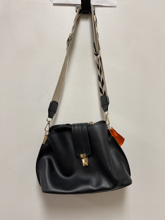 Crossbody By Clothes Mentor  Size: Medium