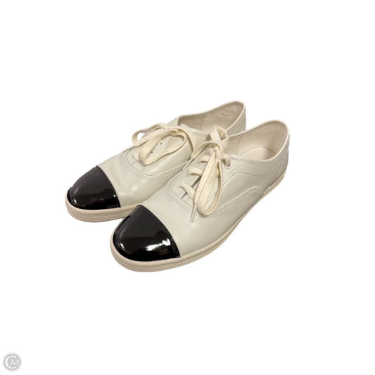 Shoes Sneakers By Bandolino In White, Size: 11