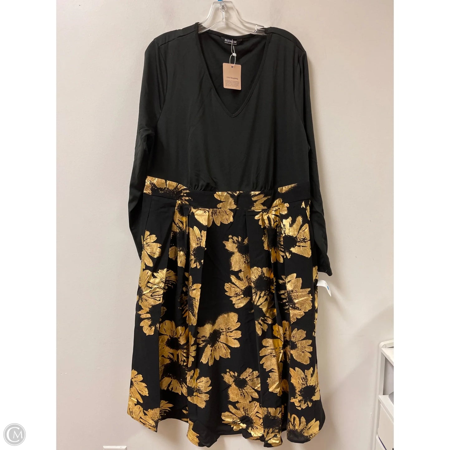 Dress Party Long By Clothes Mentor In Gold, Size: 1x