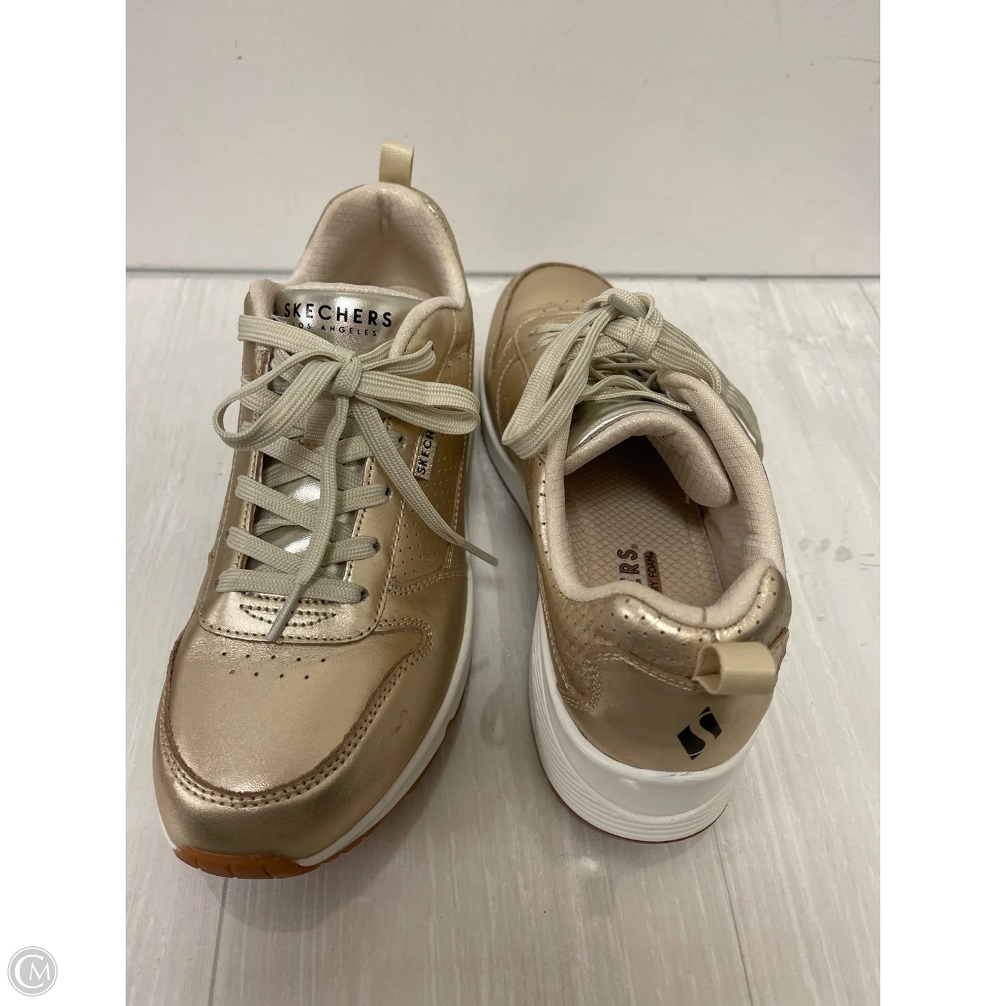 Shoes Sneakers By Skechers In Gold, Size: 10