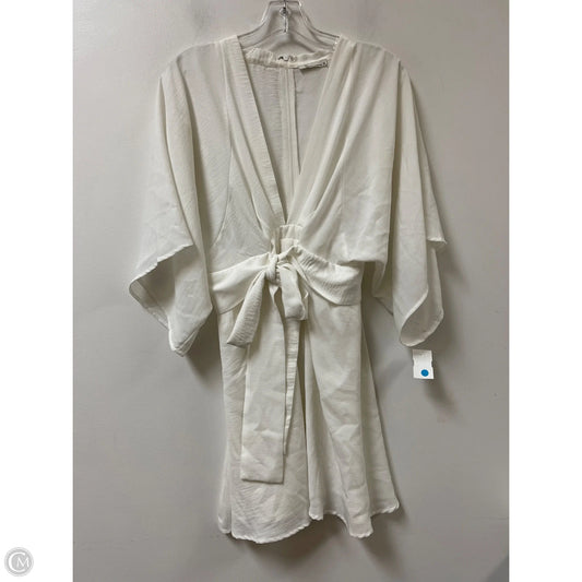 Dress Casual Short By Clothes Mentor In White, Size: M