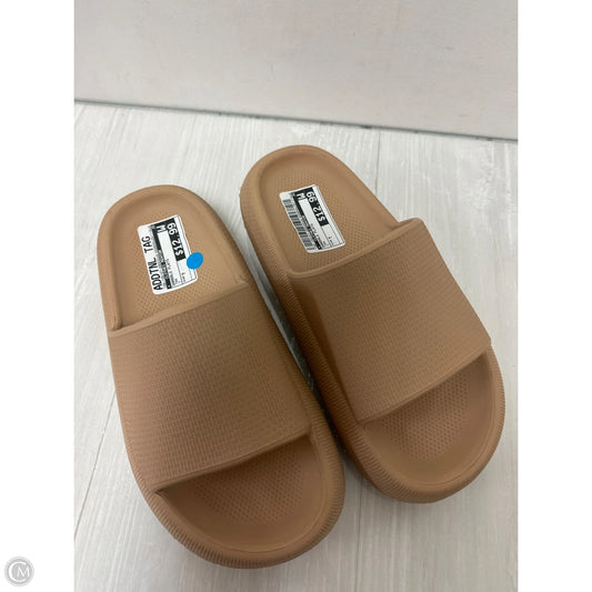 Sandals Flats By Clothes Mentor In Tan, Size: 7