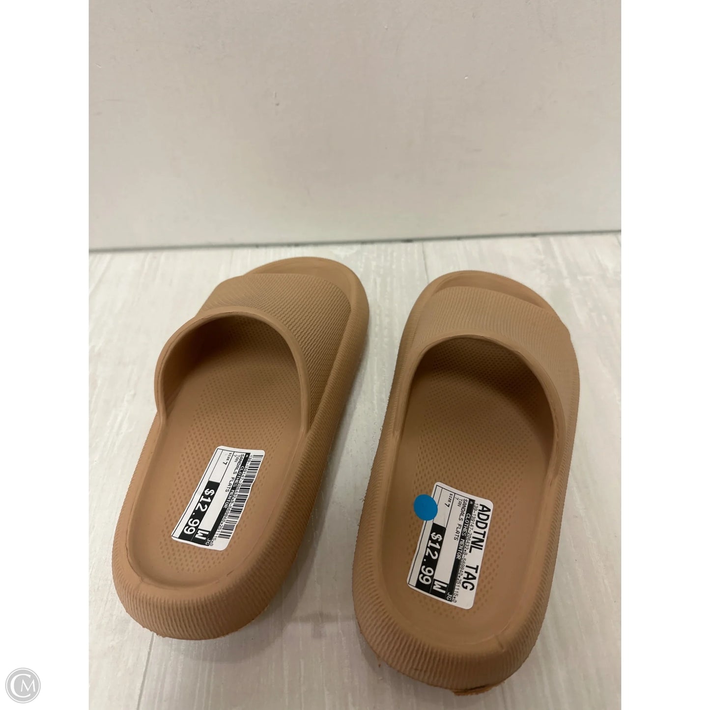 Sandals Flats By Clothes Mentor In Tan, Size: 7