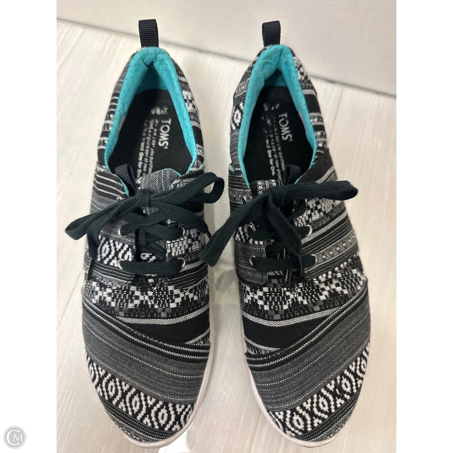 Shoes Sneakers By Toms In Black & White, Size: 9.5
