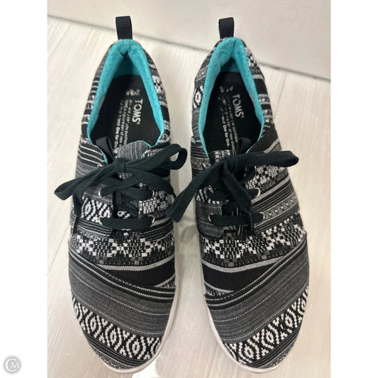 Shoes Sneakers By Toms In Black & White, Size: 9.5