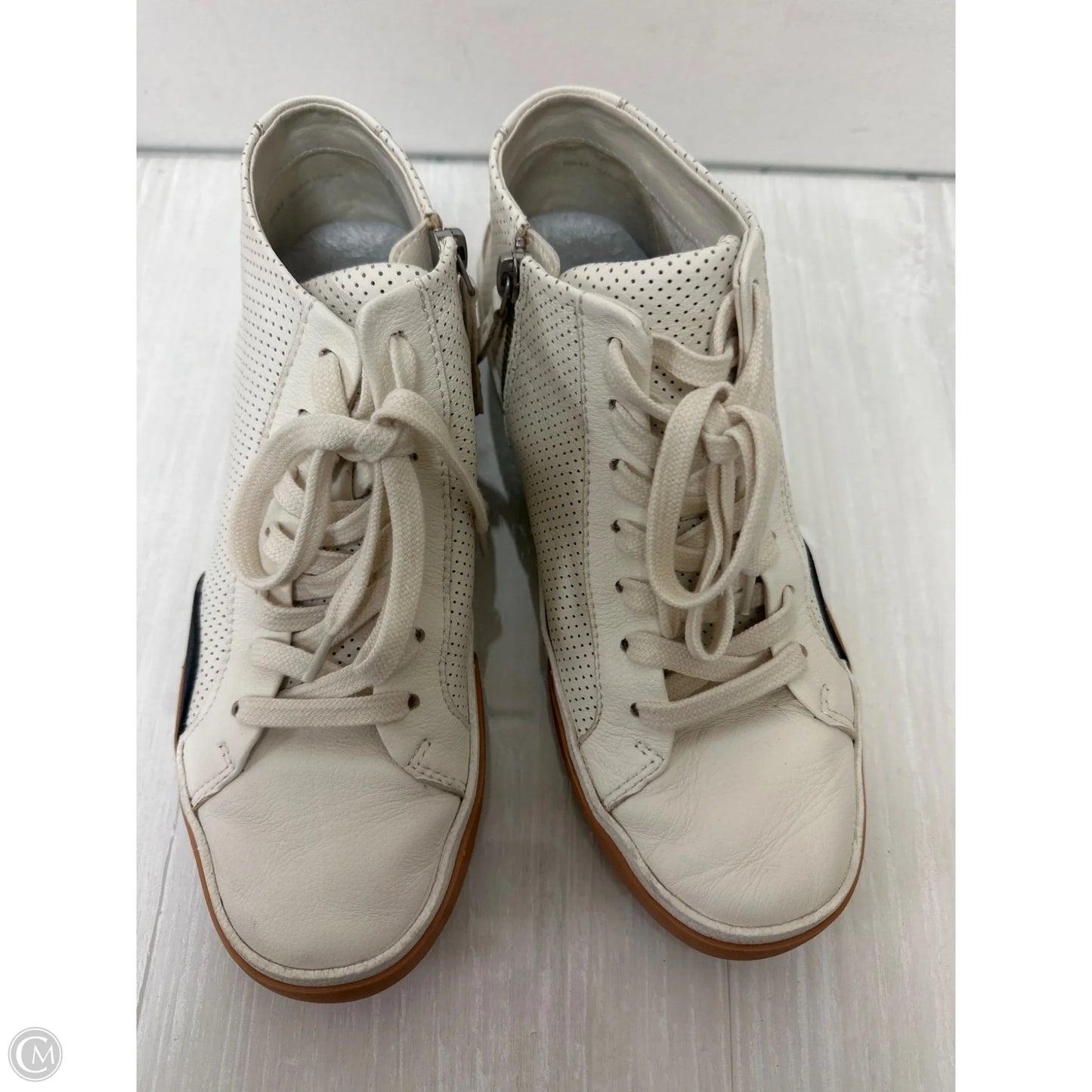 Shoes Sneakers By Dolce Vita In Cream, Size: 5.5