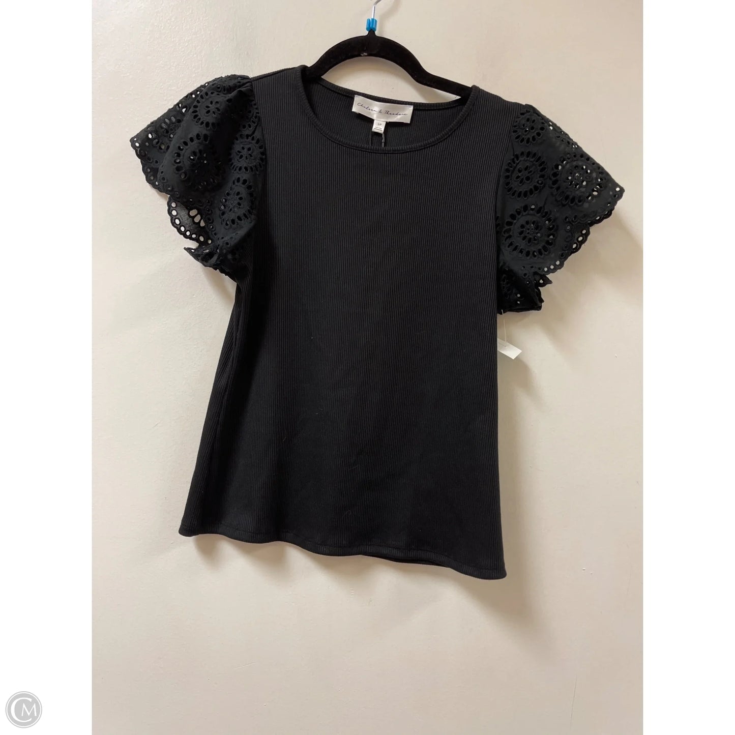 Top Short Sleeve By Chelsea And Theodore In Black, Size: S