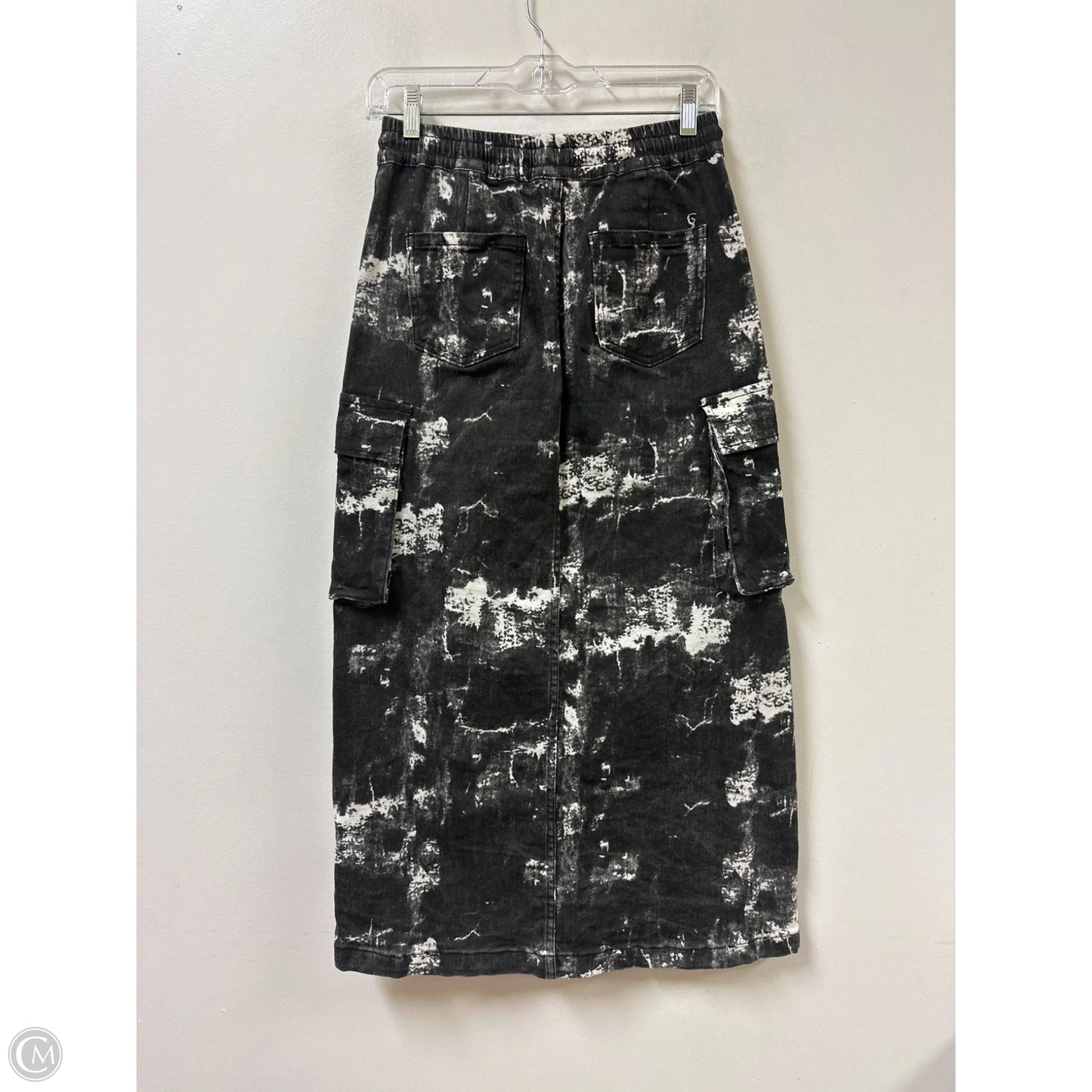 Skirt Maxi By Clothes Mentor In Grey & White, Size: M