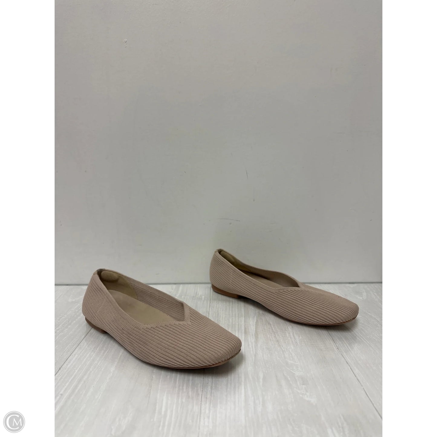 Shoes Flats By Clothes Mentor In Cream, Size: 8.5