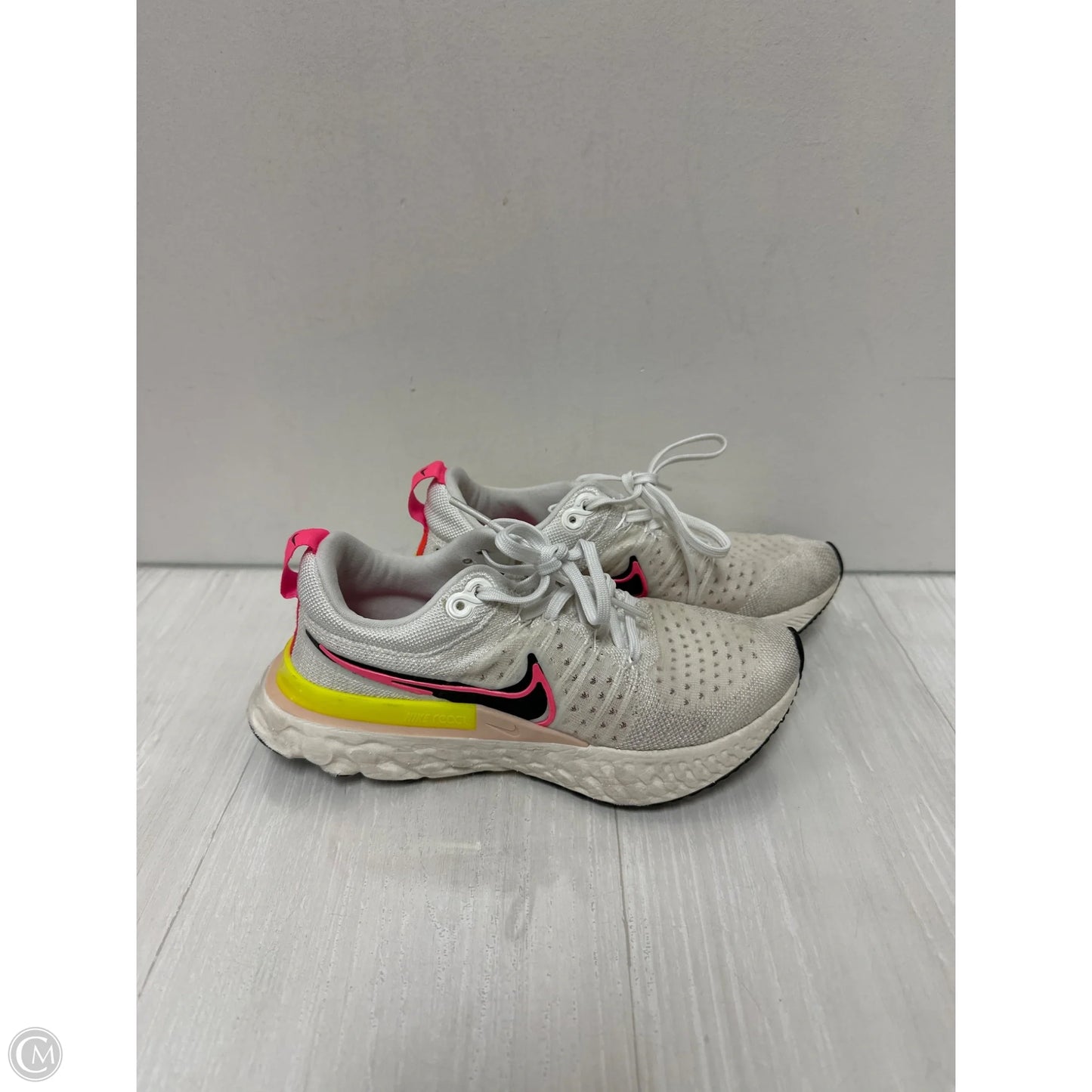 Shoes Athletic By Nike In White, Size: 6.5