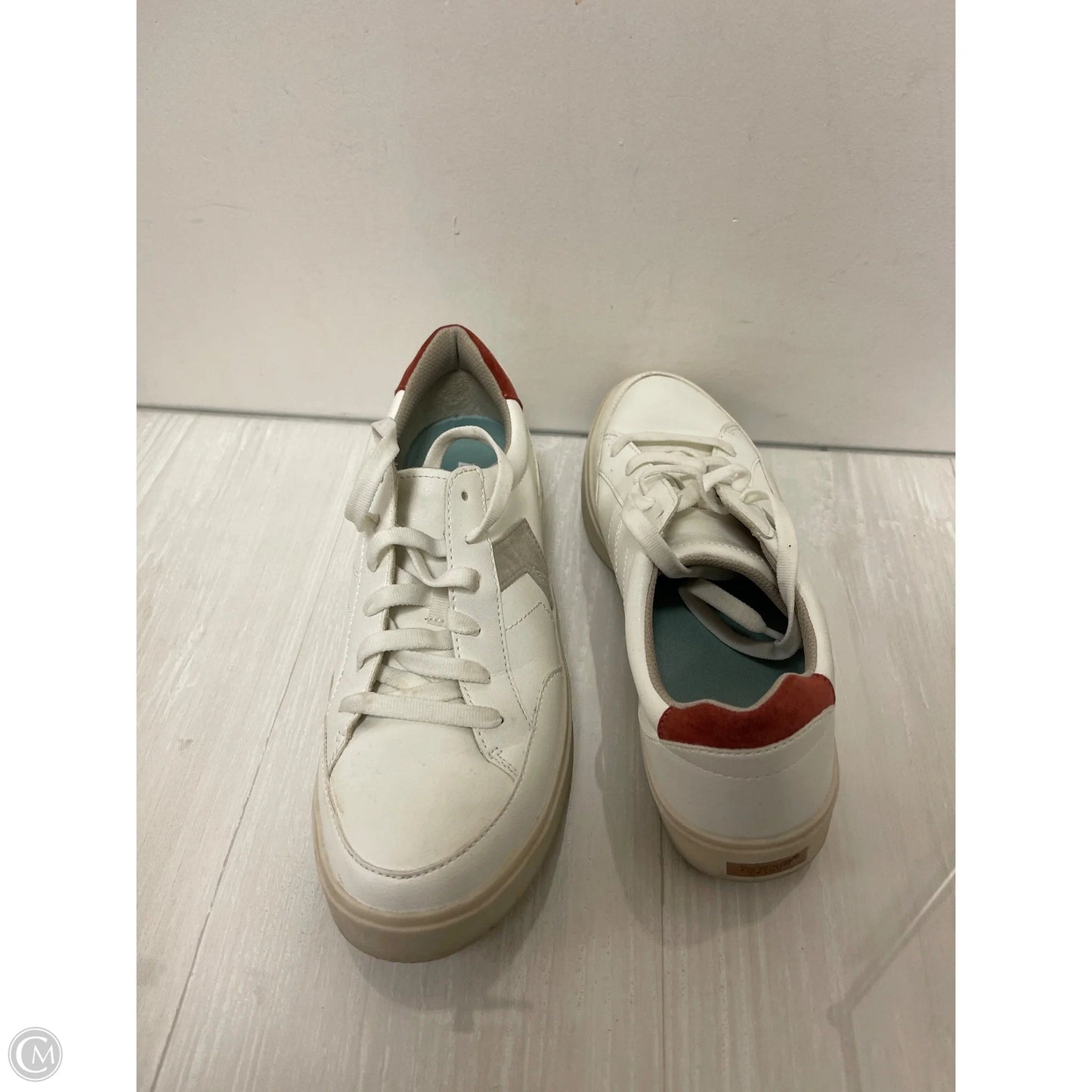 Shoes Sneakers By Dr Scholls In White, Size: 9