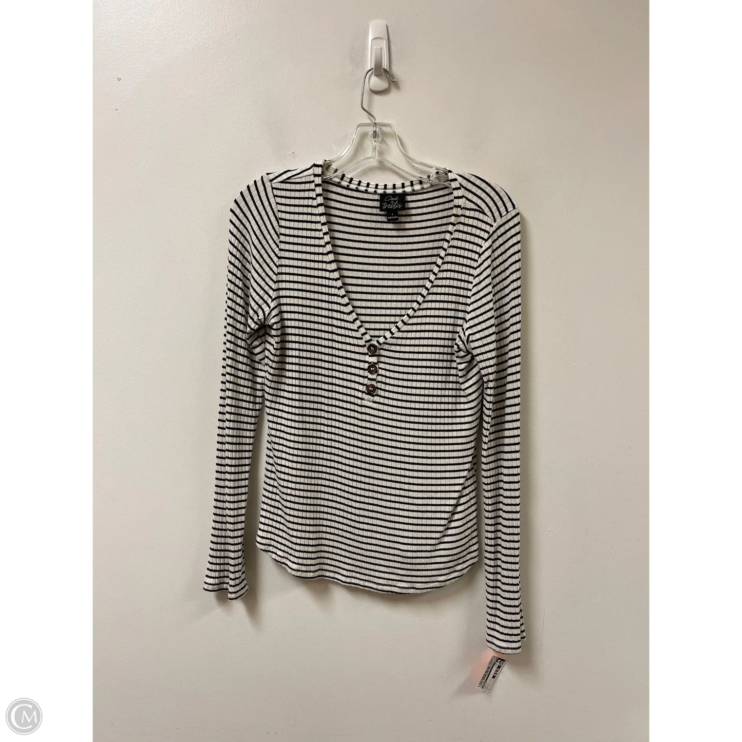 Top Long Sleeve By Oakley In White, Size: L