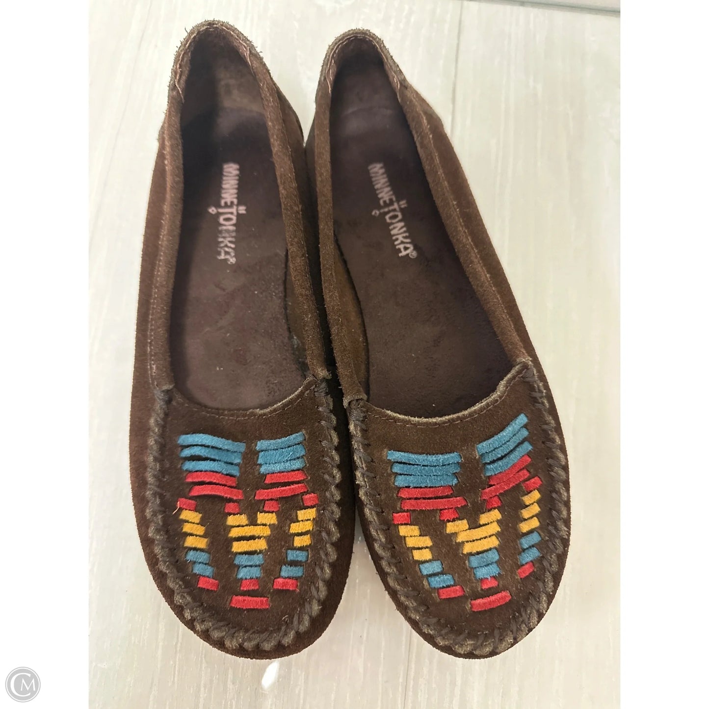 Shoes Flats By Minnetonka In Brown, Size: 6.5