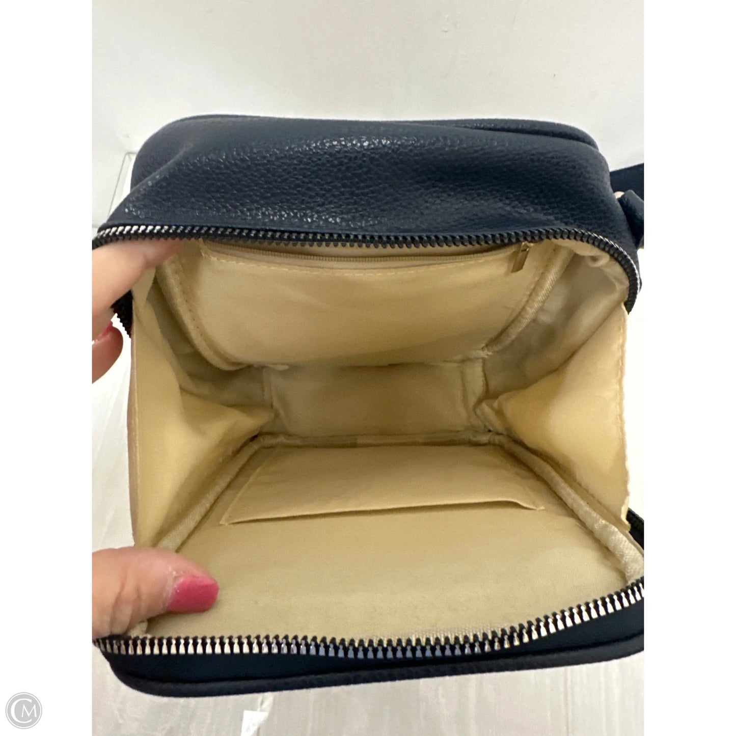 Crossbody By Clothes Mentor, Size: Medium